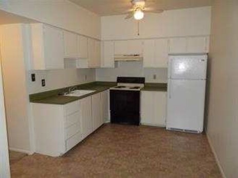 Kitchen - 417 S Mitchell Dr