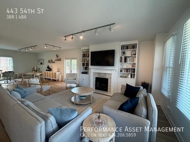 Building Photo - Harbor View 3BED/4BATH Kenosha Townhouse