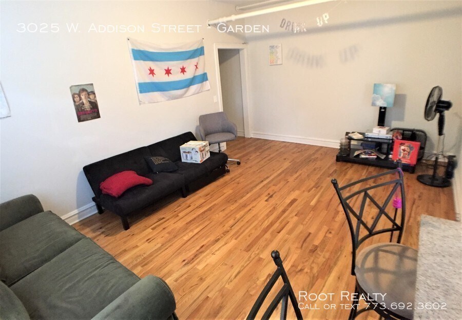Primary Photo - 3025 W Addison St
