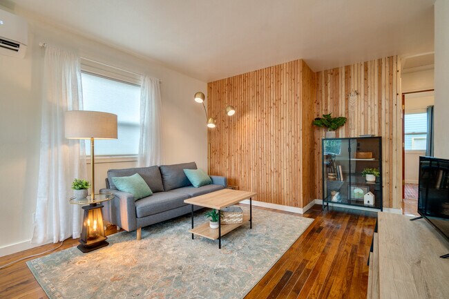 Building Photo - 5605 SE 65th Ave
