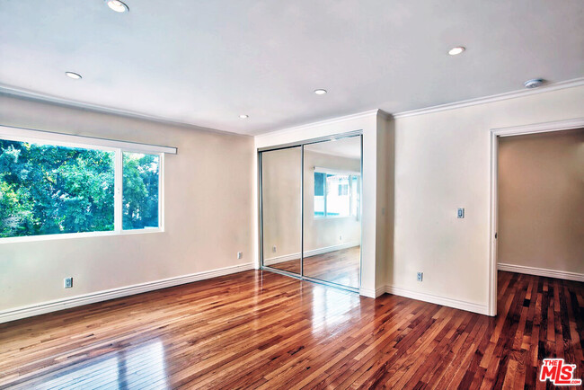 Building Photo - 503 N Linden Dr
