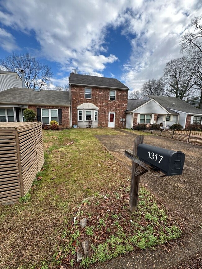 Foto del edificio - 3 Bedroom Townhome in Hixson Tennessee! Pet-friendly!