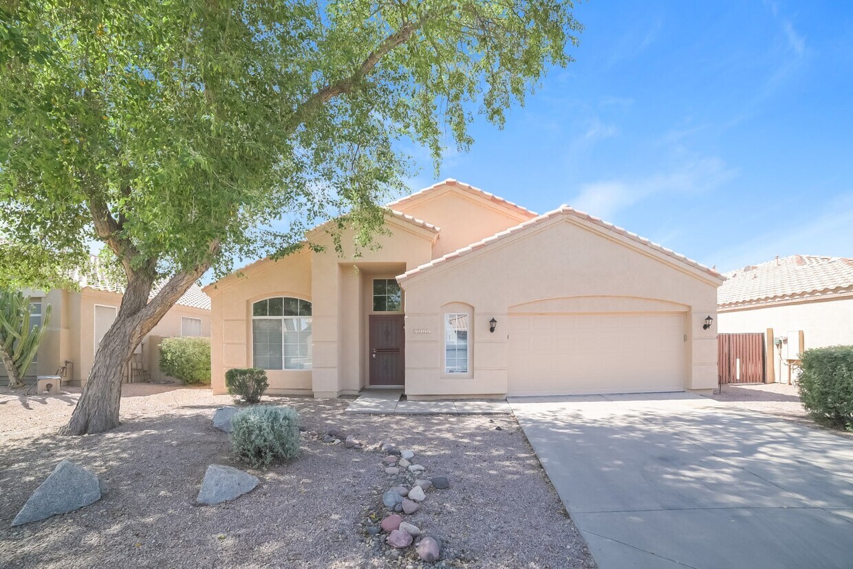 Primary Photo - 7227 E Lakeview Avenue