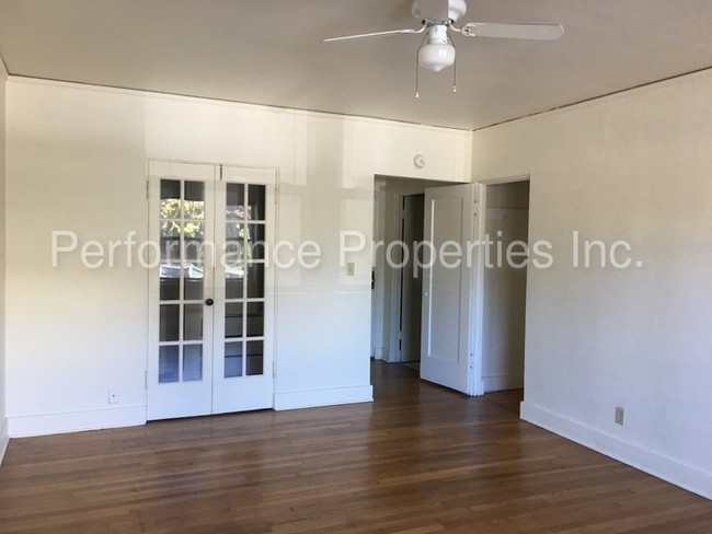 Foto del edificio - 2128 SE Hawthorne Blvd