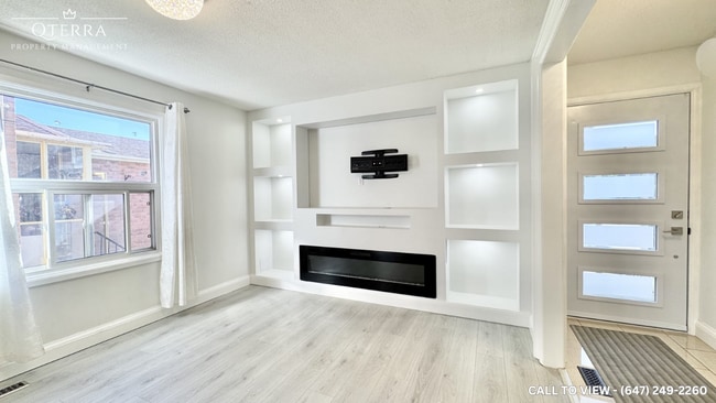 Building Photo - 1634 Fairfield Cres