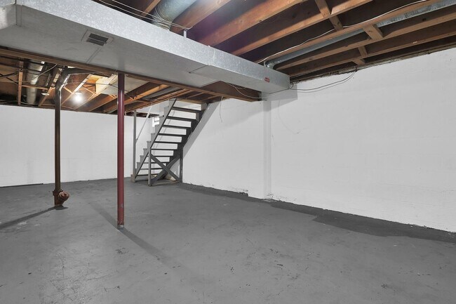 Building Photo - 3069 Rotunda Ct N