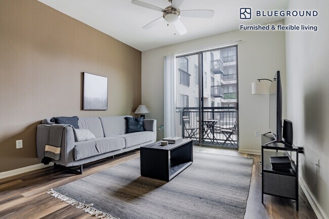 Building Photo - 11501 Century Oaks Terrace