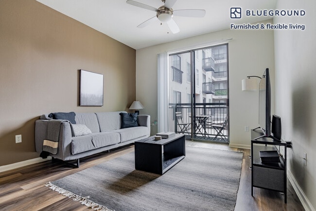 Building Photo - 11501 Century Oaks Terrace