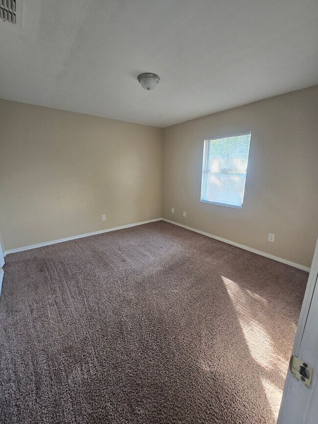 Building Photo - 609 N Palm Dr