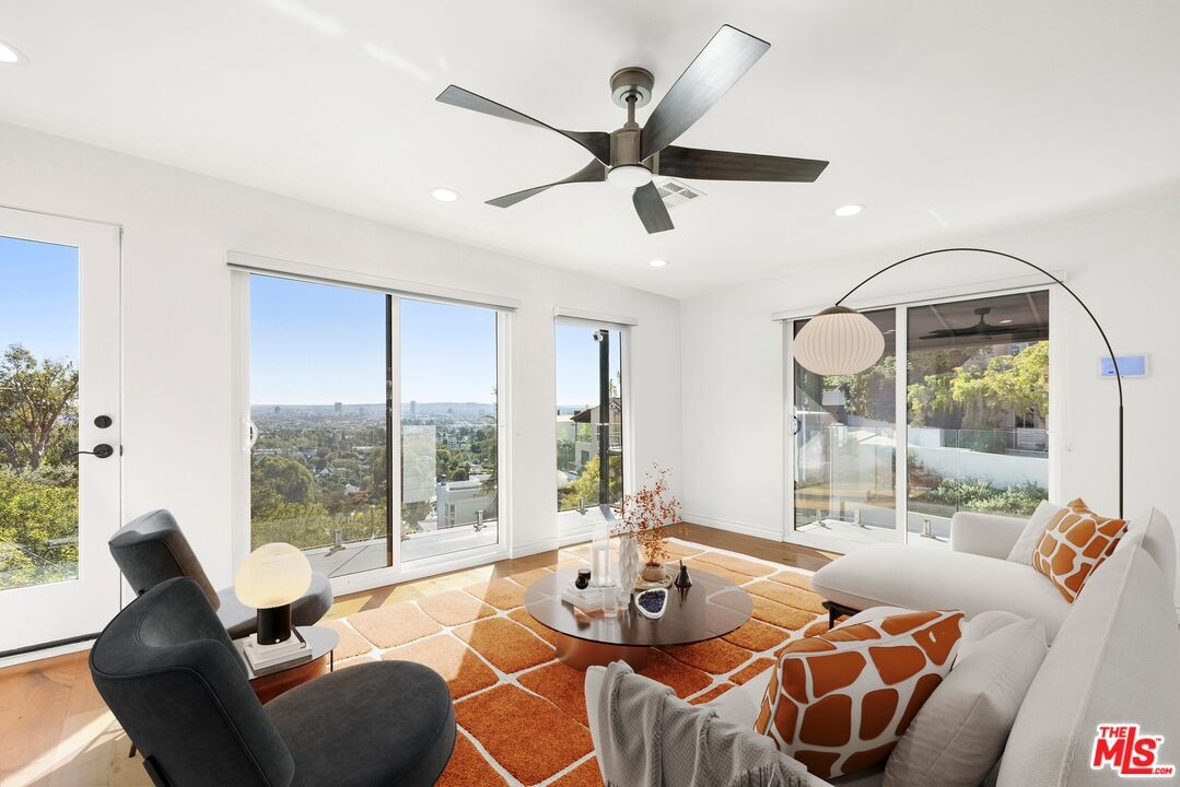 Foto principal - 1788 N Orange Grove Ave