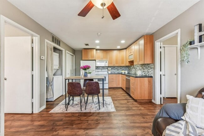 Foto del edificio - 1624 Aquarena Springs Dr