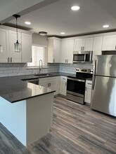 Building Photo - 216 S Clay Ave