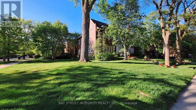 Photo du bâtiment - 184 Heath St W