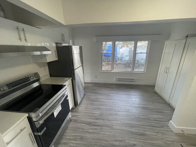 Building Photo - 45562 Kipp Ave