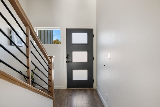 Building Photo - Beautiful Home