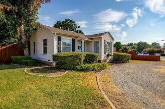 Building Photo - 4231 S Cresthaven Rd