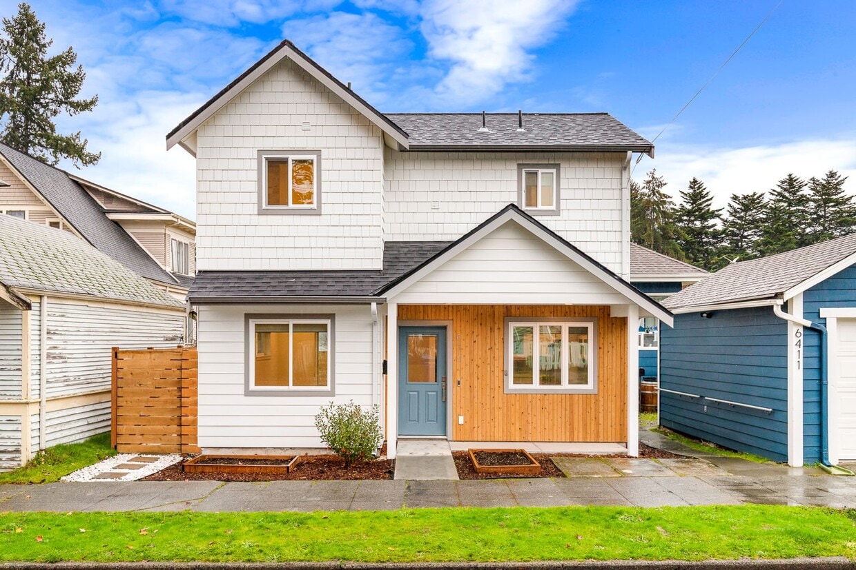 Primary Photo - Newer 2 Bedroom Home in the Phinney Area
