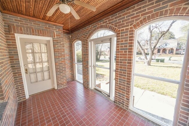 Building Photo - 3355 Lexington Rd