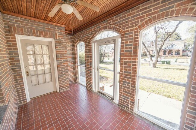 Foto del edificio - 3355 Lexington Rd