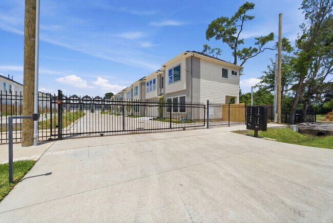 Foto del edificio - 8910 Knoll Leaf Dr