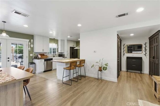 Foto del edificio - 25485 Fay Ave