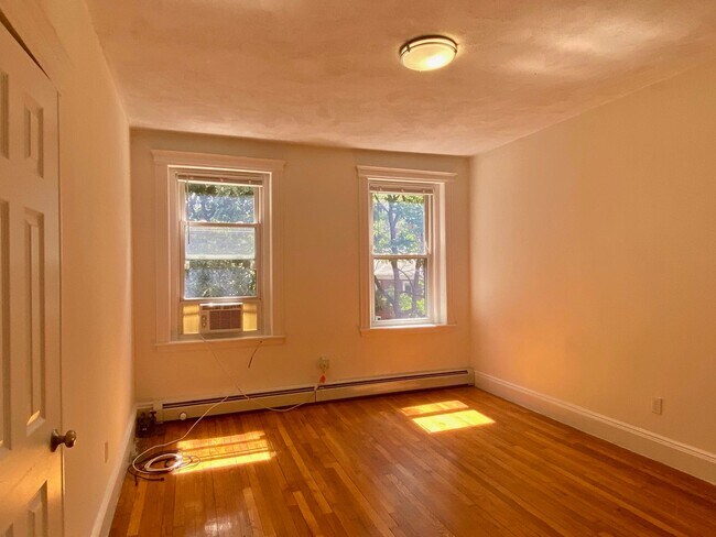 Building Photo - September Amazing 1bed in Allston! Fitness...