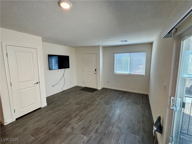Foto del edificio - 2746 Champagne Gold Ave