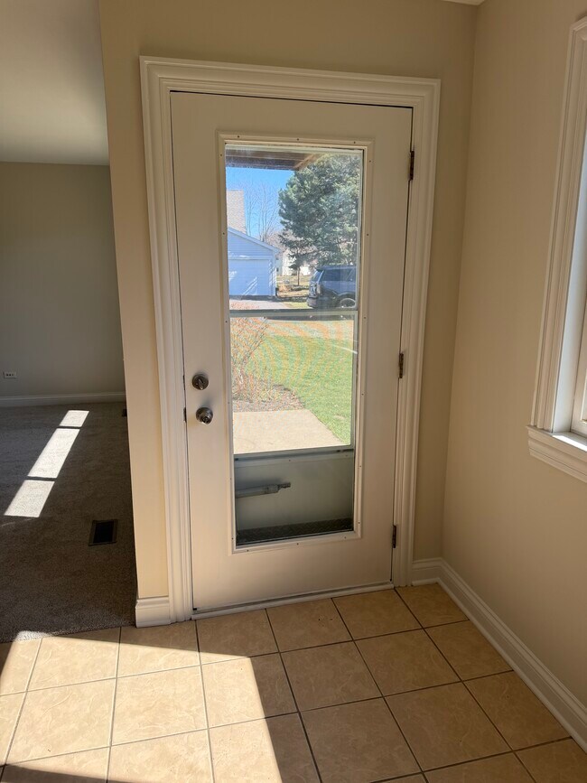 Foto del edificio - 681 Thorntree Ct