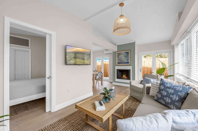 Building Photo - 637 S Orlando Ave