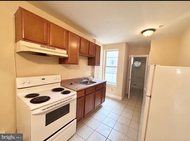 Building Photo - 4018 W Girard Ave