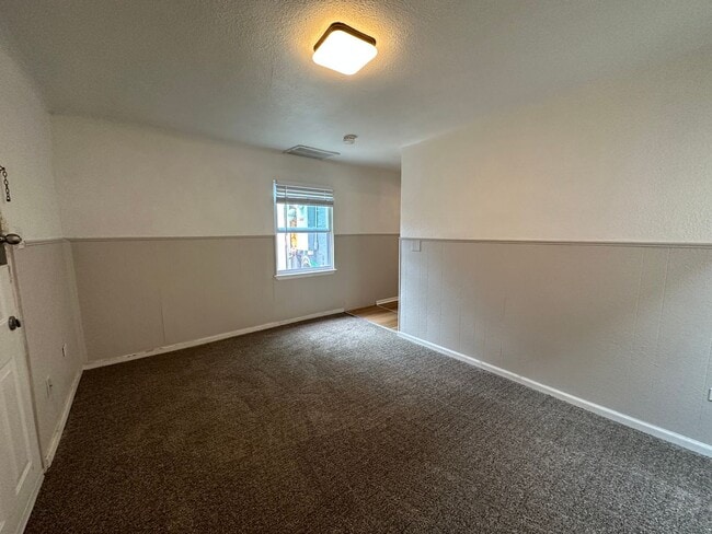 Building Photo - Dakota1429