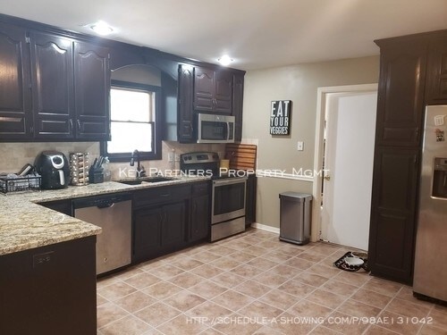 Foto del edificio - 7428 Woodson - Updated Ranch!