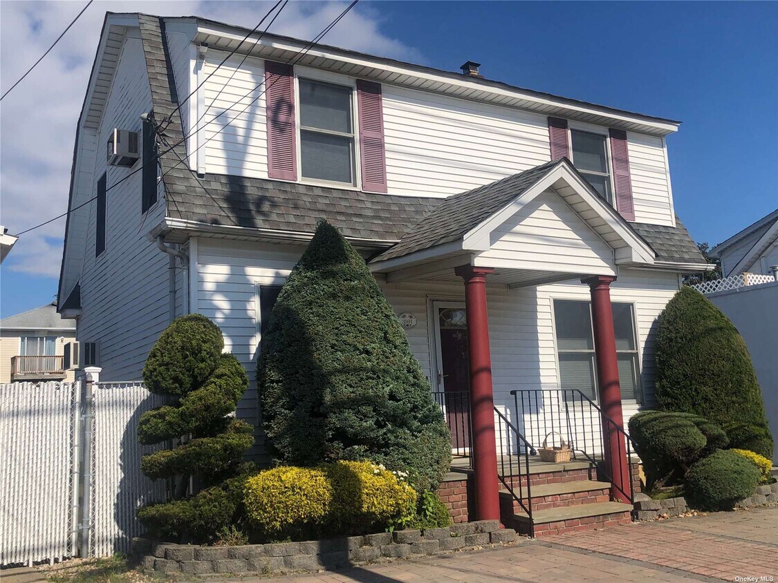 Primary Photo - 3591 Merrick Rd