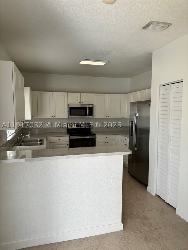 Foto del edificio - 4100 NE 24th St