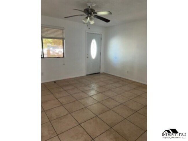 Foto del edificio - 4 bedroom, 2 bath