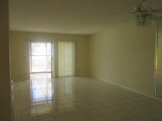 Foto del edificio - 14475  Strathmore Lane 105