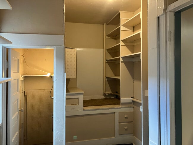 Building Photo - 1707 W Mansfield Ave