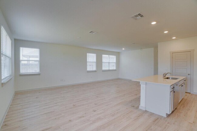 Building Photo - 14305 Mcarthur Dr