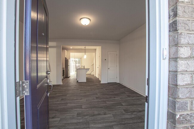Foto del edificio - BEAUTIFUL 2 Bedroom Townhome in MIDLAND - Move In Special