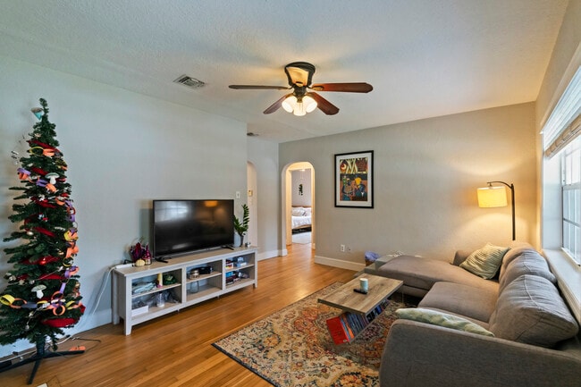 Photo - 548 NE 9th Ave House