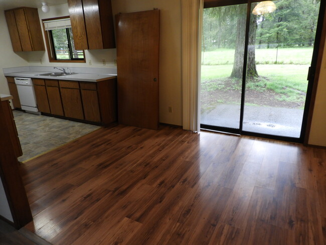 Foto del edificio - 10706 Zephyr Lane SW