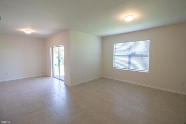 Building Photo - 4 br, 2 bath House - 2009 Southeast 8th Place