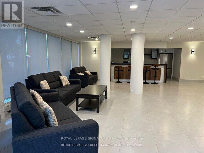 Photo du bâtiment - 350-1350 Webb Dr