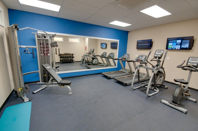 Gimnasio - The Promenade at Red Apple Town Center