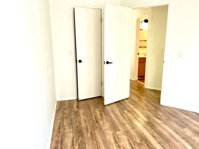 Building Photo - 2093 Nantuckett Cir