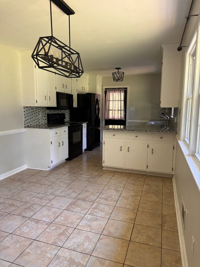 Building Photo - 3 Bedroom || 2.5 Bathroom Single Family Home