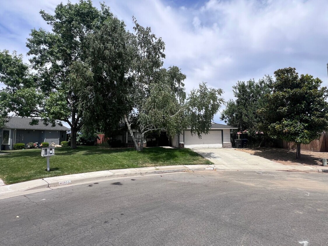 Primary Photo - Quaint Neighborhood in Tehachapi