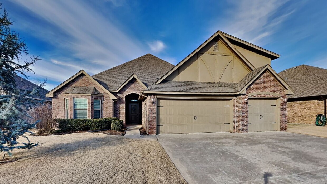 Foto principal - Very Nice 4 Bedroom 2.5 Bath Home in Moore Schools