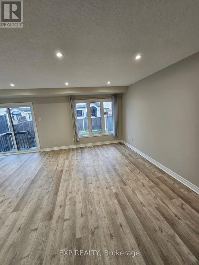 Building Photo - 213 Halyard Way