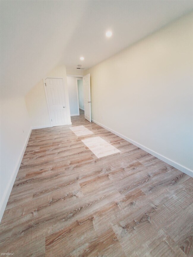 Building Photo - 2 br, 1 bath Condo - 50 Winfield St